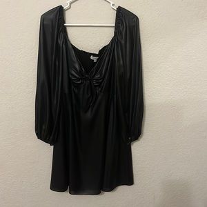 Short black dress. Gianni Bini.